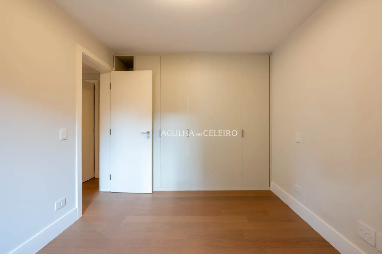 Apartamento reformado à venda em Moema – 21746