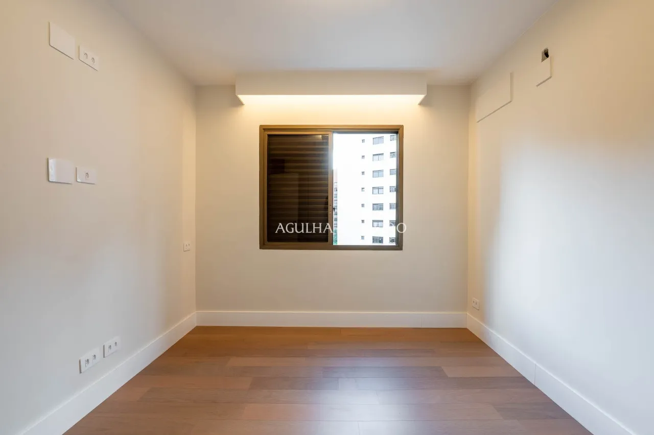 Apartamento reformado à venda em Moema – 21746