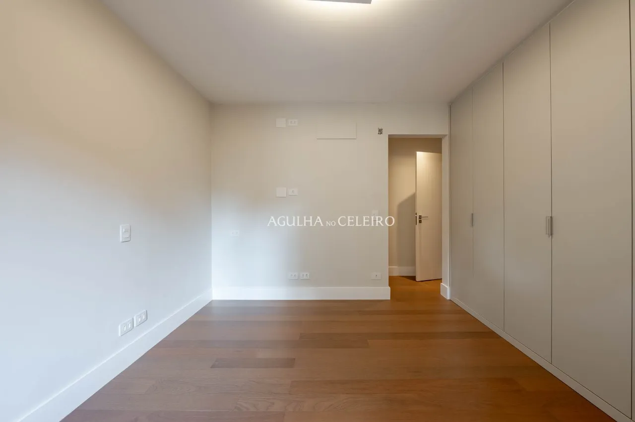 Apartamento reformado à venda em Moema – 21746