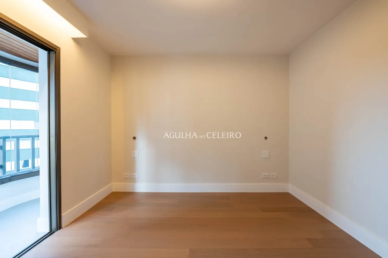 Apartamento reformado à venda em Moema – 21746