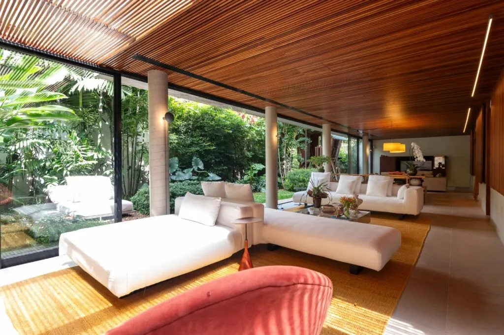 Casa em condomínio localizada em rua tranquila no Jardim Paulistano. – 21765