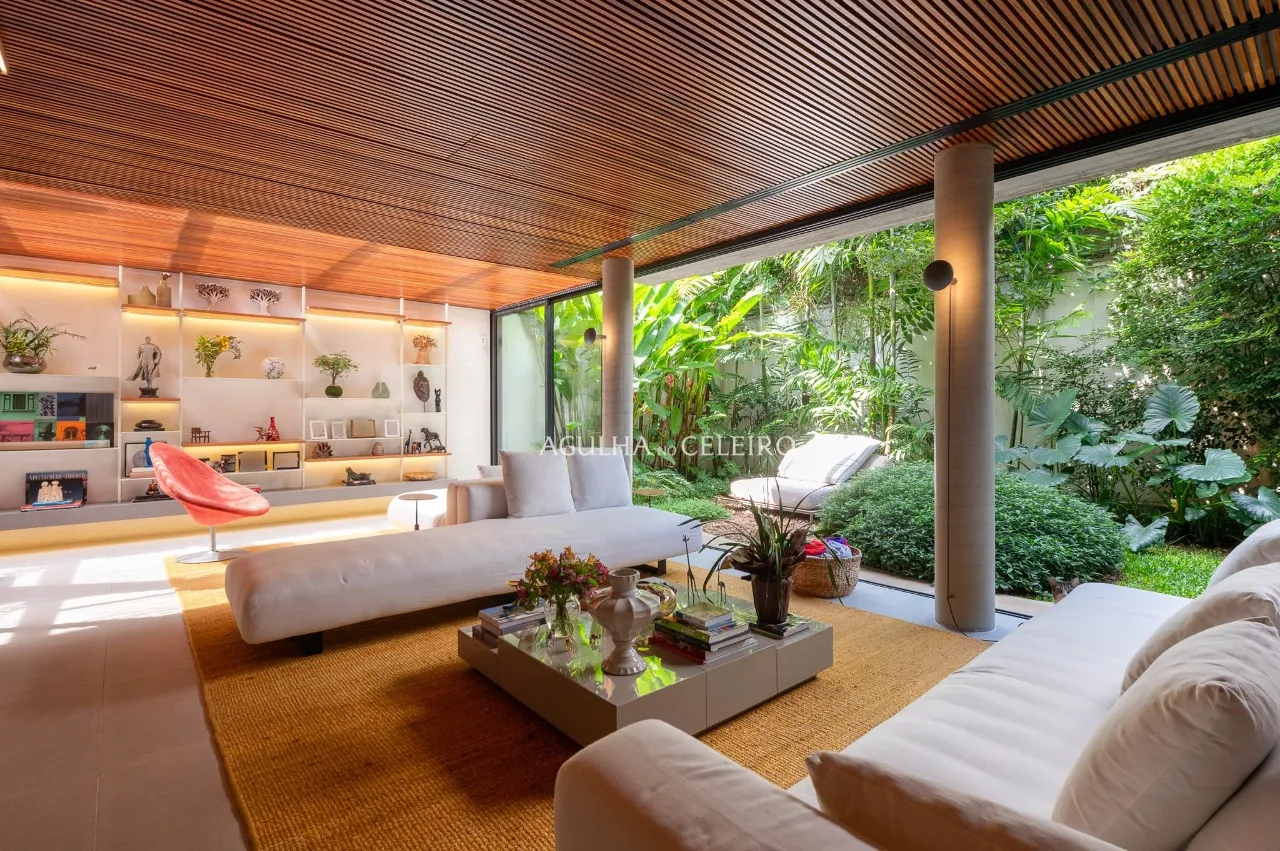 Casa em condomínio localizada em rua tranquila no Jardim Paulistano. – 21765