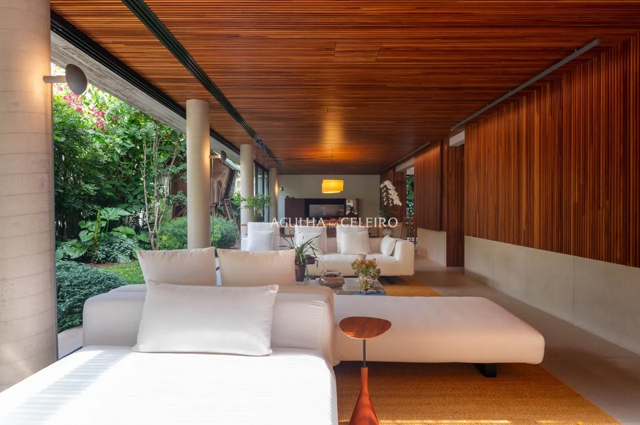 Casa em condomínio localizada em rua tranquila no Jardim Paulistano. – 21765