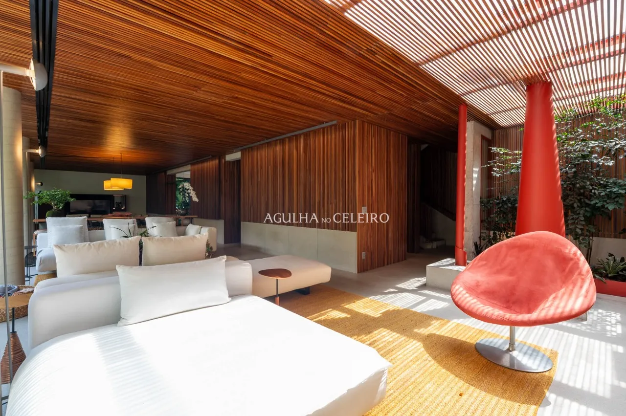 Casa em condomínio localizada em rua tranquila no Jardim Paulistano. – 21765