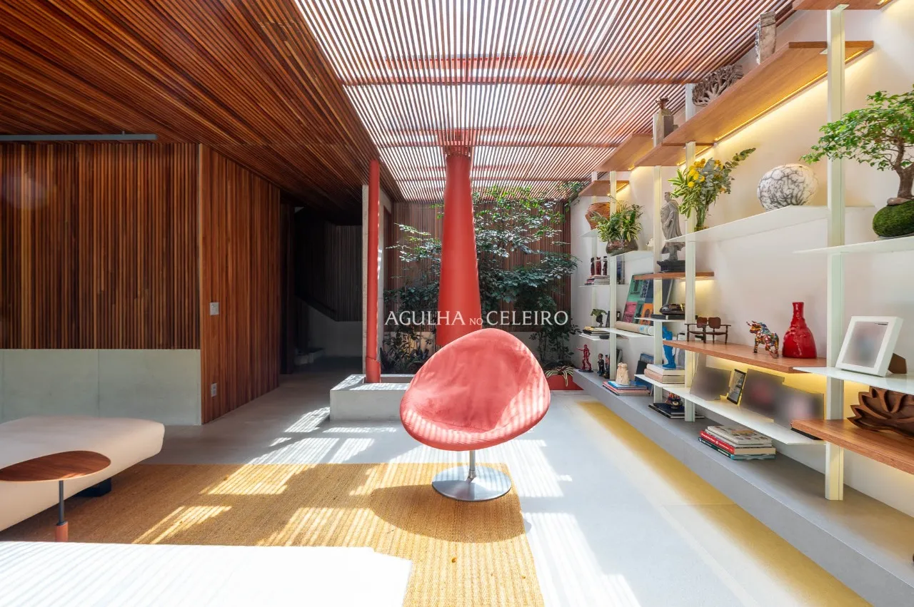 Casa em condomínio localizada em rua tranquila no Jardim Paulistano. – 21765