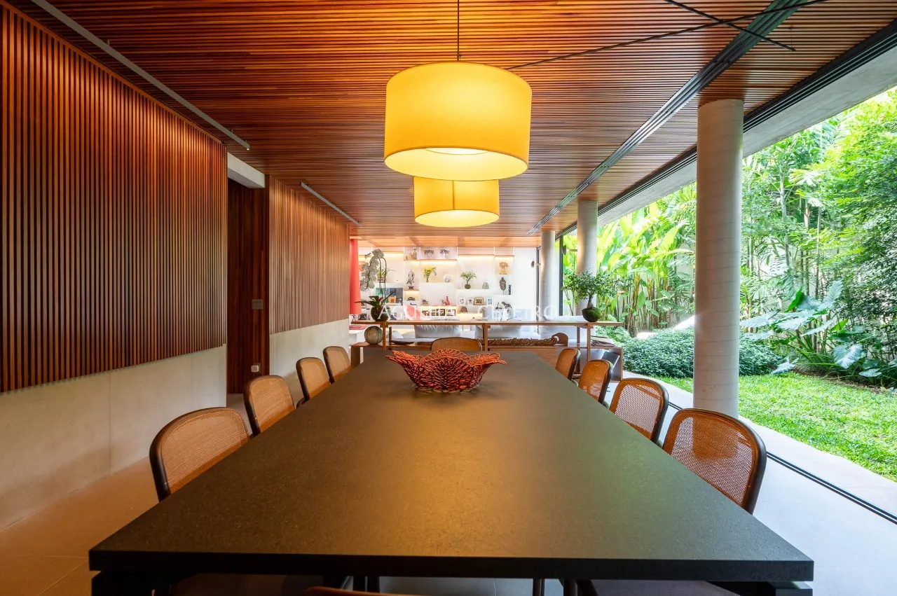 Casa em condomínio localizada em rua tranquila no Jardim Paulistano. – 21765