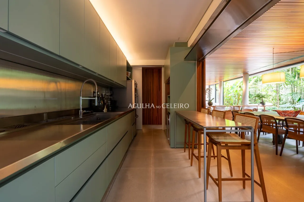 Casa em condomínio localizada em rua tranquila no Jardim Paulistano. – 21765