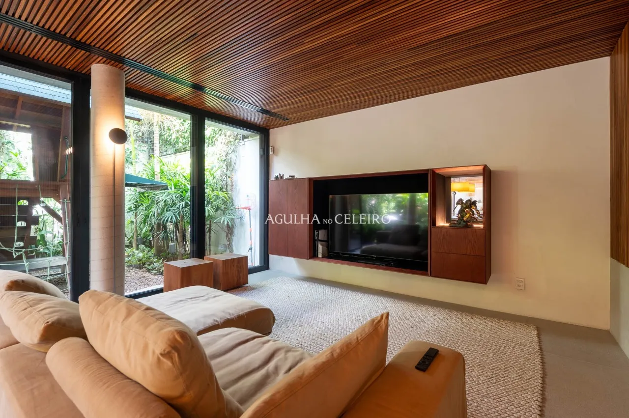 Casa em condomínio localizada em rua tranquila no Jardim Paulistano. – 21765