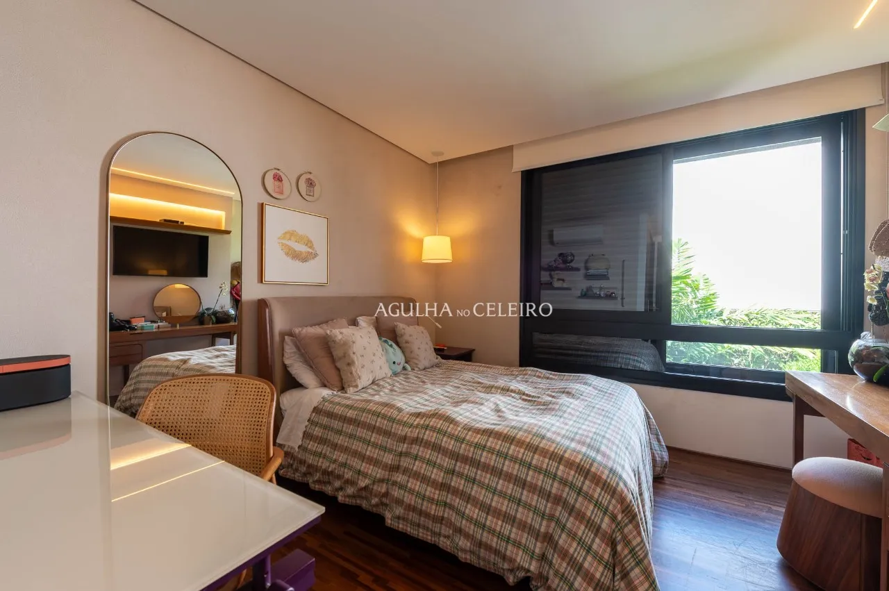 Casa em condomínio localizada em rua tranquila no Jardim Paulistano. – 21765