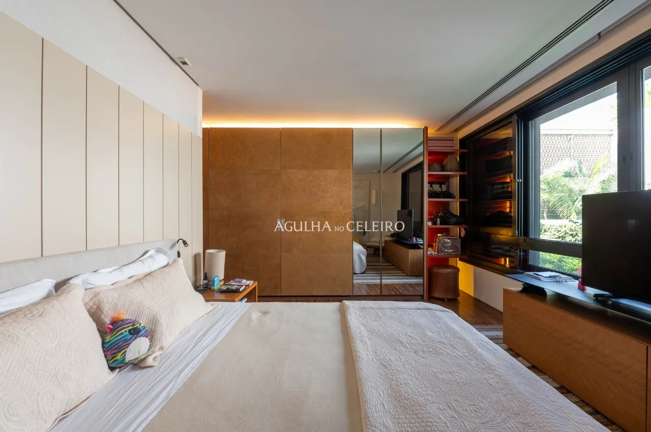 Casa em condomínio localizada em rua tranquila no Jardim Paulistano. – 21765