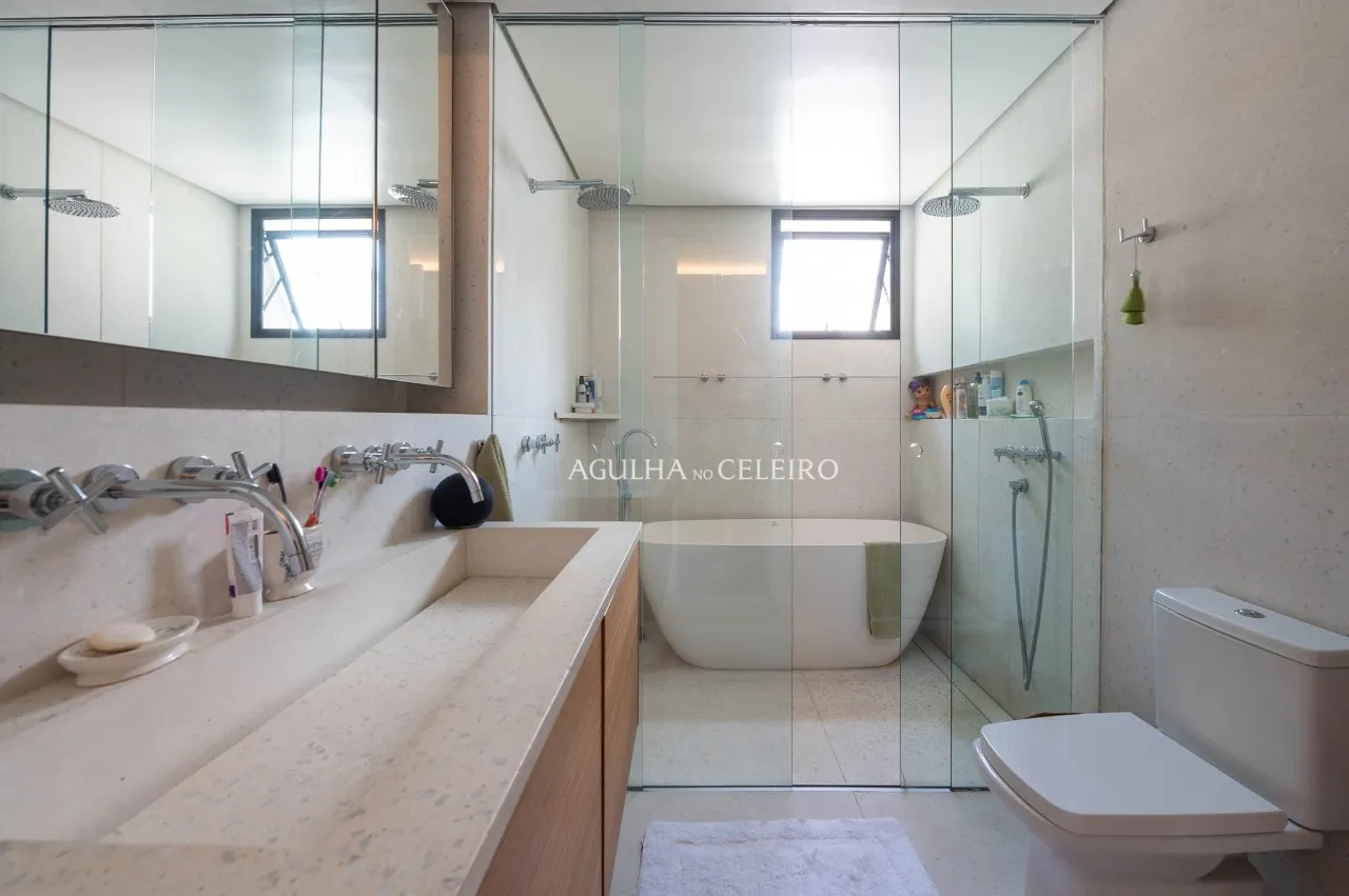 Casa em condomínio localizada em rua tranquila no Jardim Paulistano. – 21765