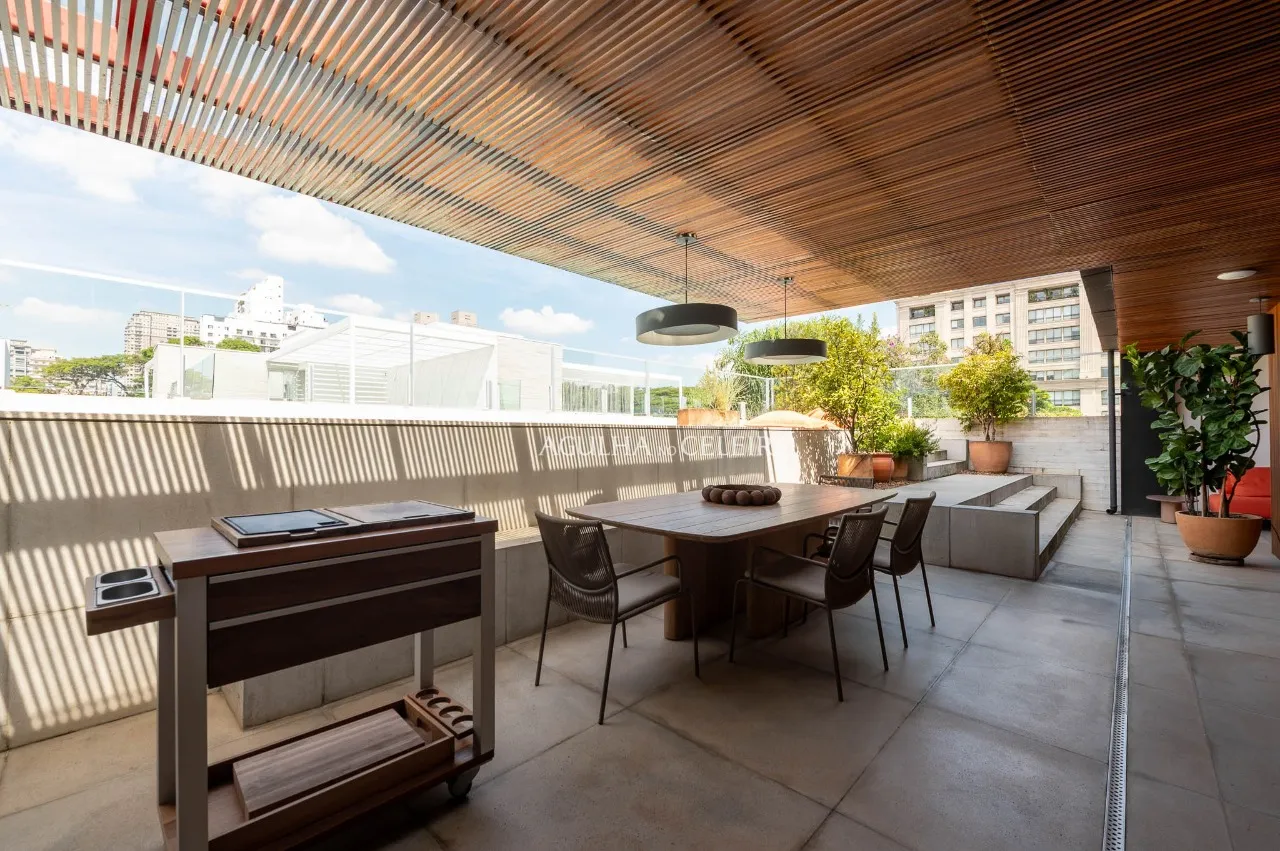 Casa em condomínio localizada em rua tranquila no Jardim Paulistano. – 21765