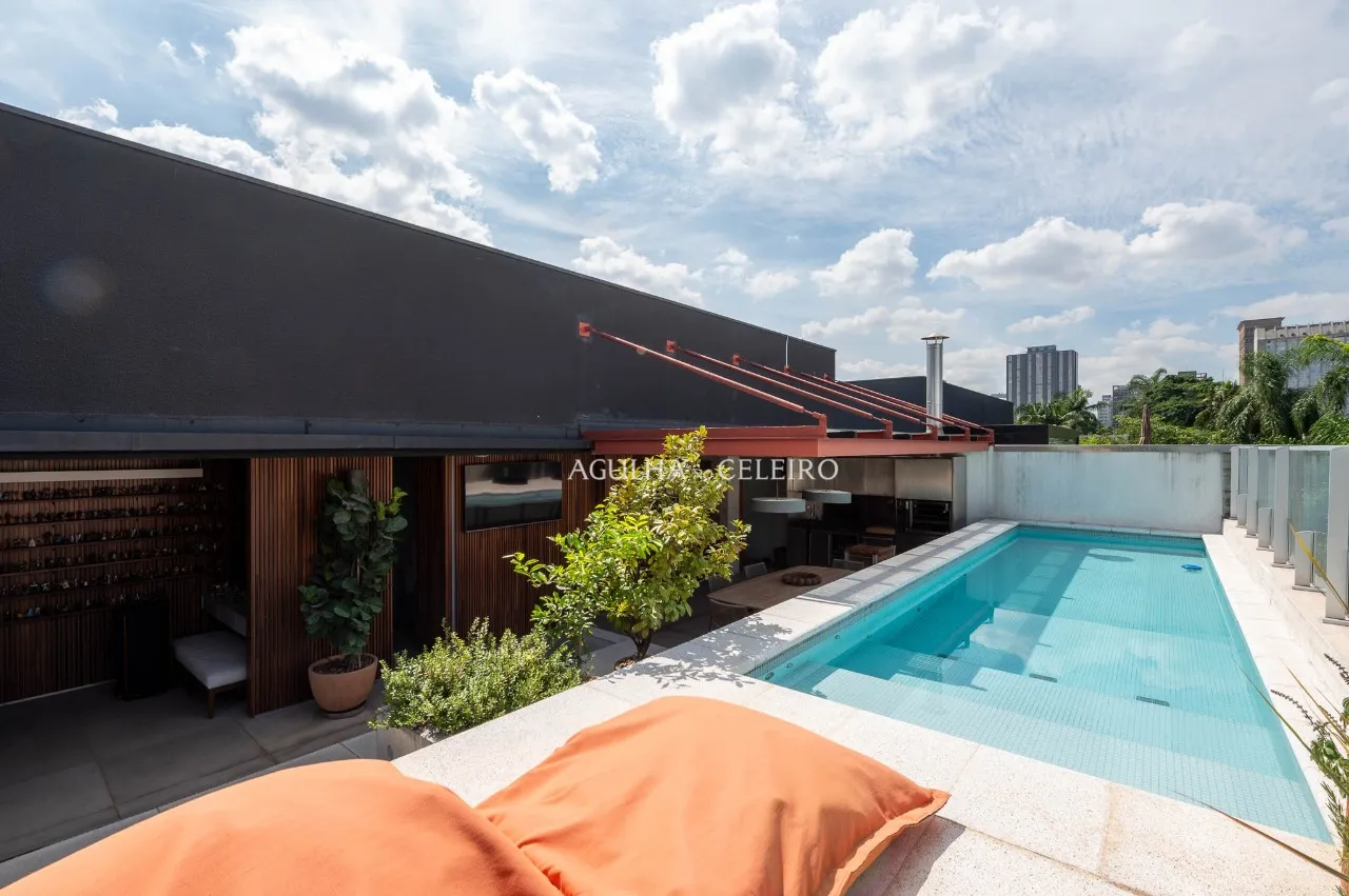 Casa em condomínio localizada em rua tranquila no Jardim Paulistano. – 21765