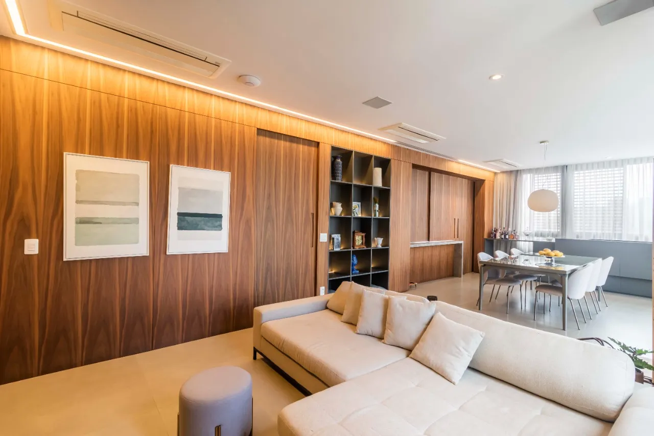 Layout contemporâneo e funcional, marcenaria impecável, ar-condicionado em todos ambientes, prédio novo com lazer completo. – 21782