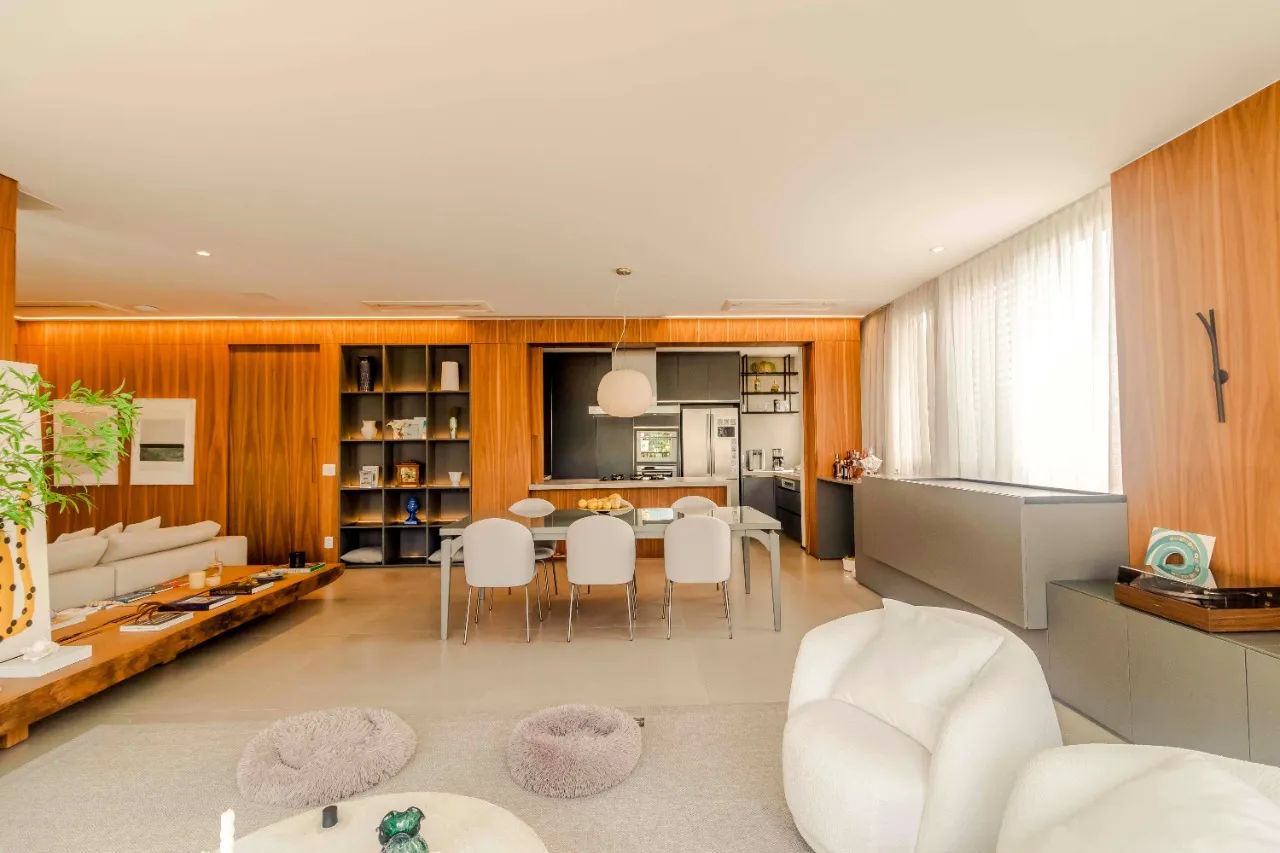 Layout contemporâneo e funcional, marcenaria impecável, ar-condicionado em todos ambientes, prédio novo com lazer completo. – 21782