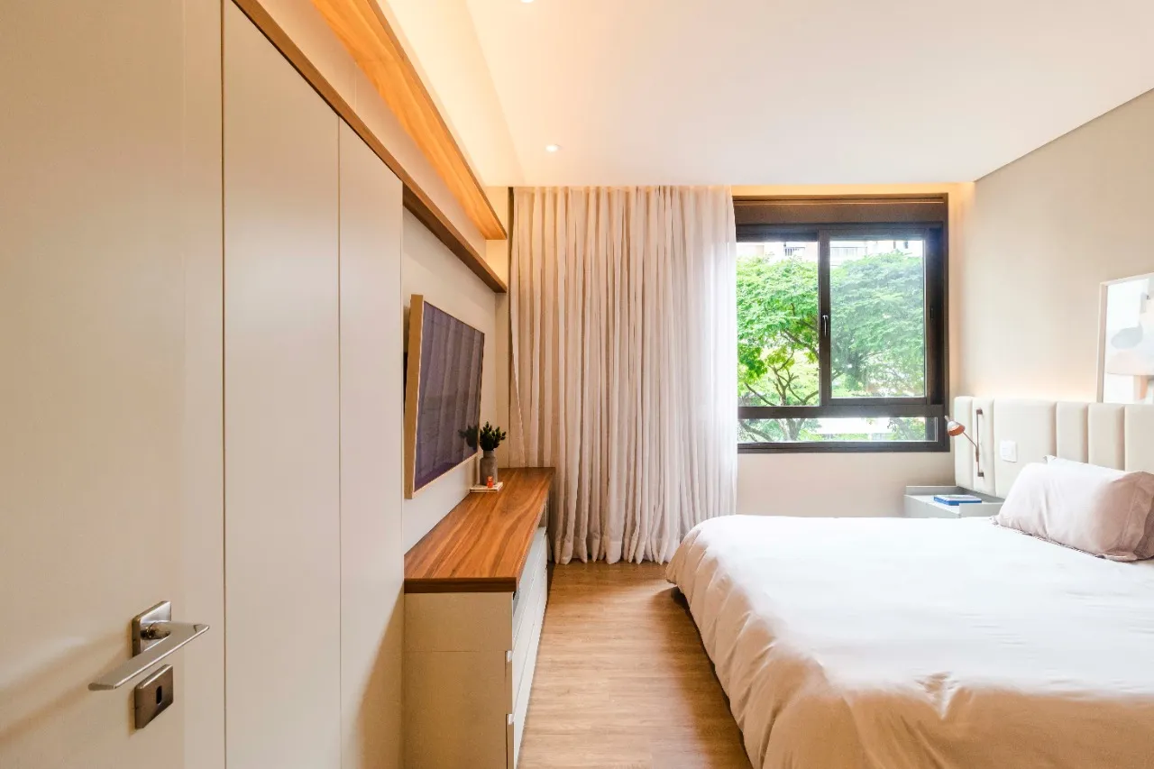 Layout contemporâneo e funcional, marcenaria impecável, ar-condicionado em todos ambientes, prédio novo com lazer completo. – 21782