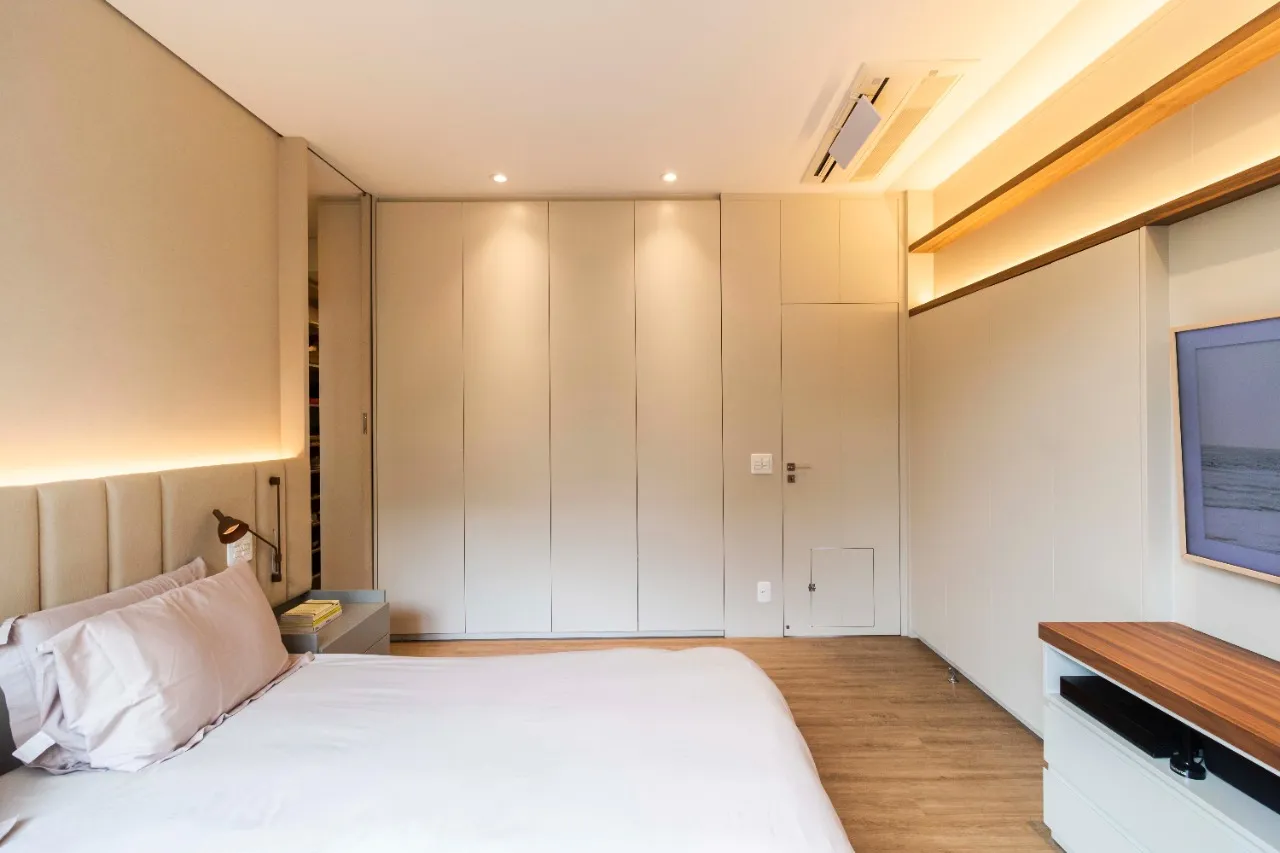 Layout contemporâneo e funcional, marcenaria impecável, ar-condicionado em todos ambientes, prédio novo com lazer completo. – 21782