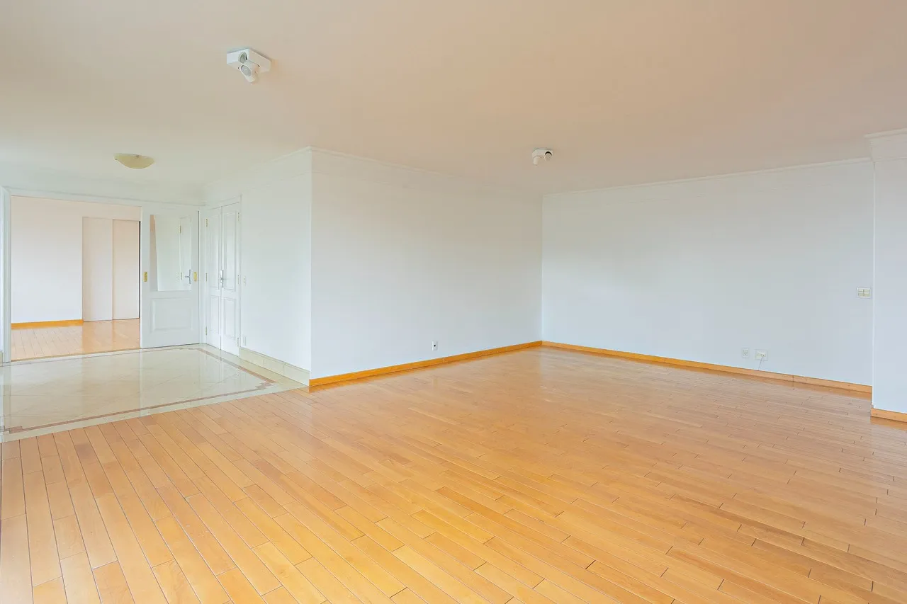 Apartamento com vista para o Paulistano em edifício de arquitetura brutalista – 21815