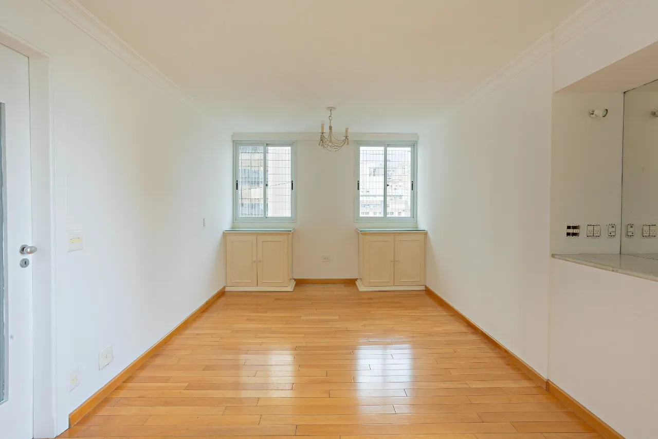 Apartamento com vista para o Paulistano em edifício de arquitetura brutalista – 21815