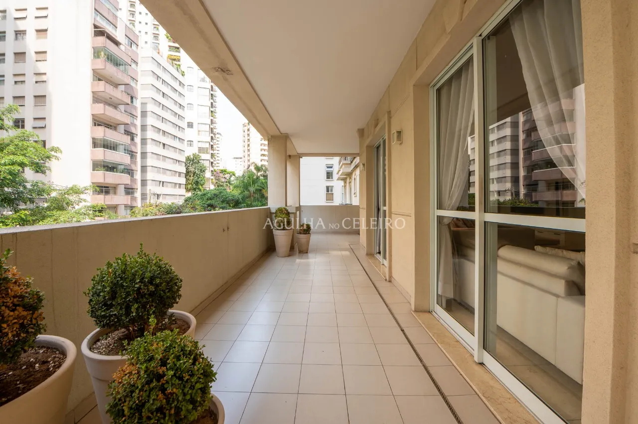 Apartamento à venda em prédio Neoclássico no Jardim América – 9547