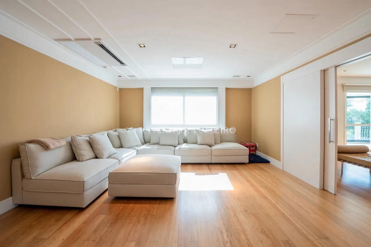 Amplo apartamento, ensolarado com vista espetacular para venda em Moema – AP0308