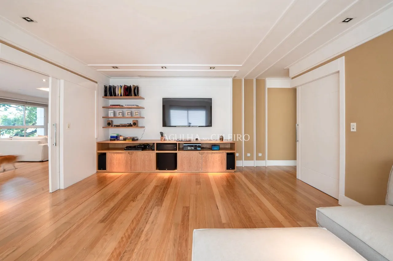 Amplo apartamento, ensolarado com vista espetacular para venda em Moema – AP0308