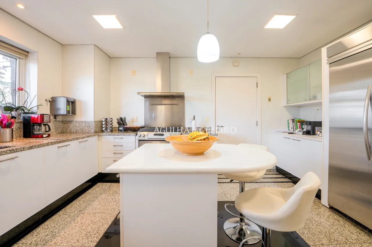 Amplo apartamento, ensolarado com vista espetacular para venda em Moema – AP0308