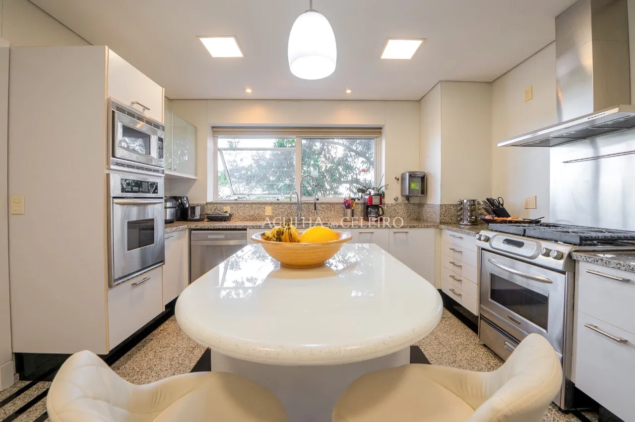 Amplo apartamento, ensolarado com vista espetacular para venda em Moema – AP0308