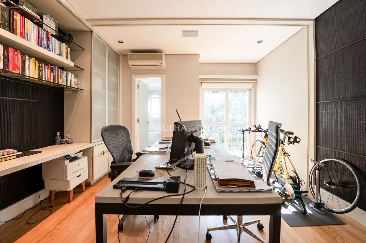 Amplo apartamento, ensolarado com vista espetacular para venda em Moema – AP0308