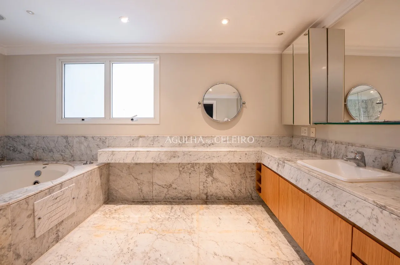 Amplo apartamento, ensolarado com vista espetacular para venda em Moema – AP0308