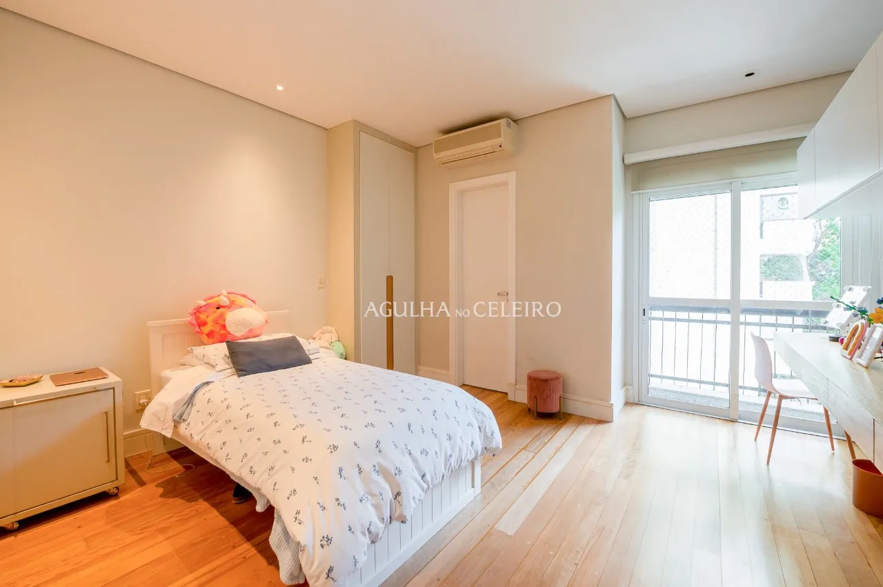 Amplo apartamento, ensolarado com vista espetacular para venda em Moema – AP0308