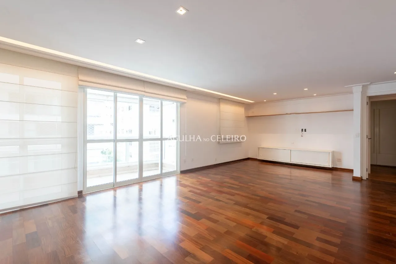 Apartamento reformado em rua tranquila do Itaim Bibi – AP2074