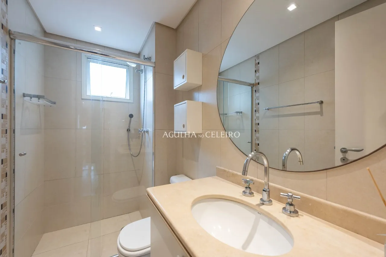 Apartamento reformado em rua tranquila do Itaim Bibi – AP2074