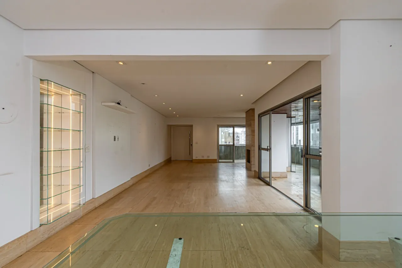 Apartamento em edifício assinado por Ruy Ohtake em Moema Pássaros – AP3679