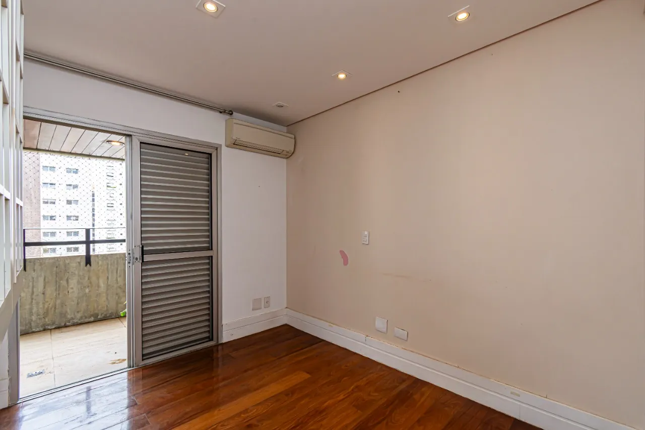 Apartamento em edifício assinado por Ruy Ohtake em Moema Pássaros – AP3679