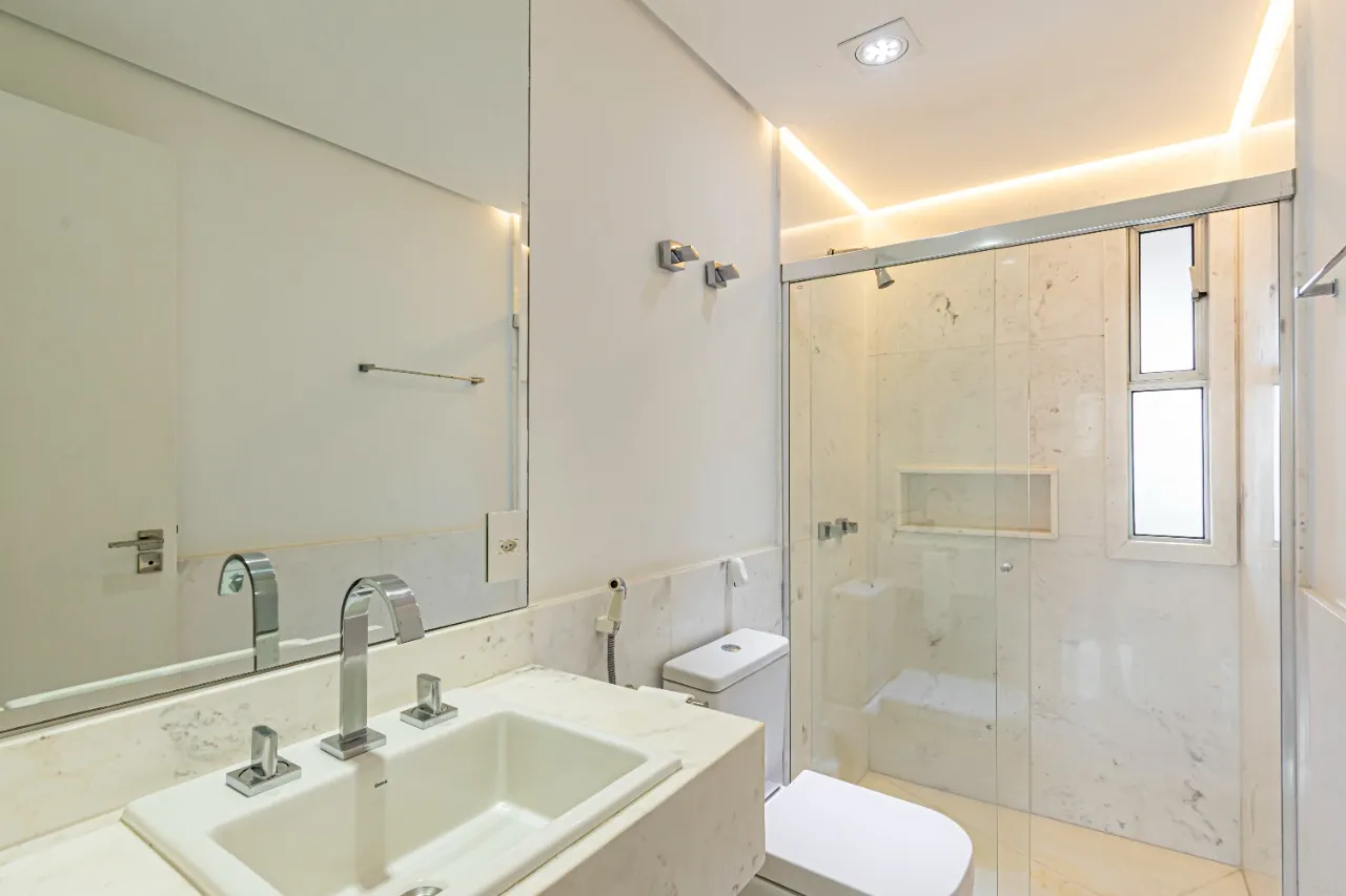 Apartamento em edifício assinado por Ruy Ohtake em Moema Pássaros – AP3679