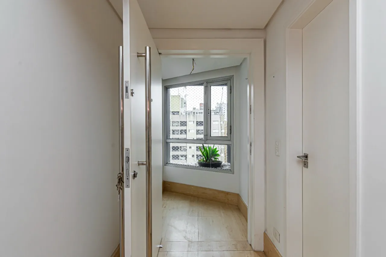 Apartamento em edifício assinado por Ruy Ohtake em Moema Pássaros – AP3679