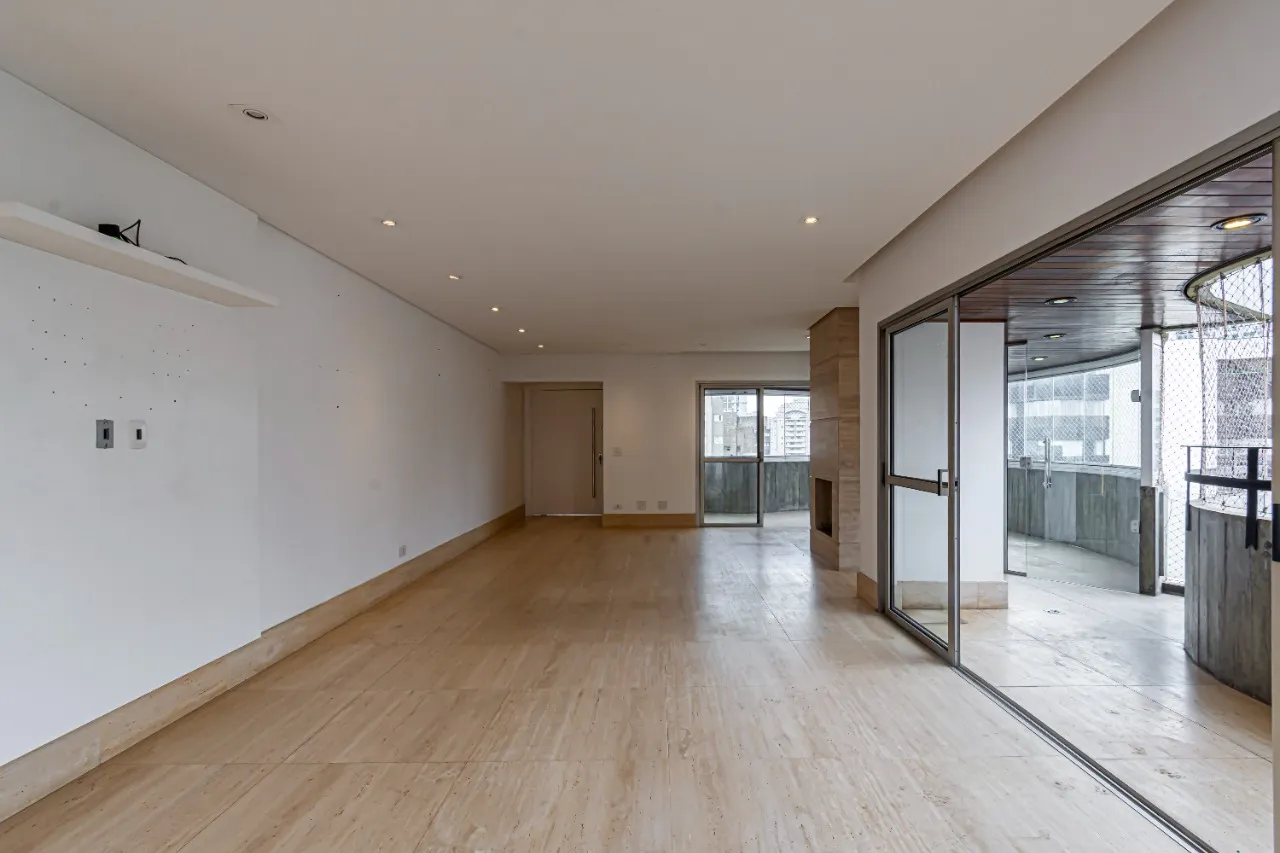 Apartamento em edifício assinado por Ruy Ohtake em Moema Pássaros – AP3679