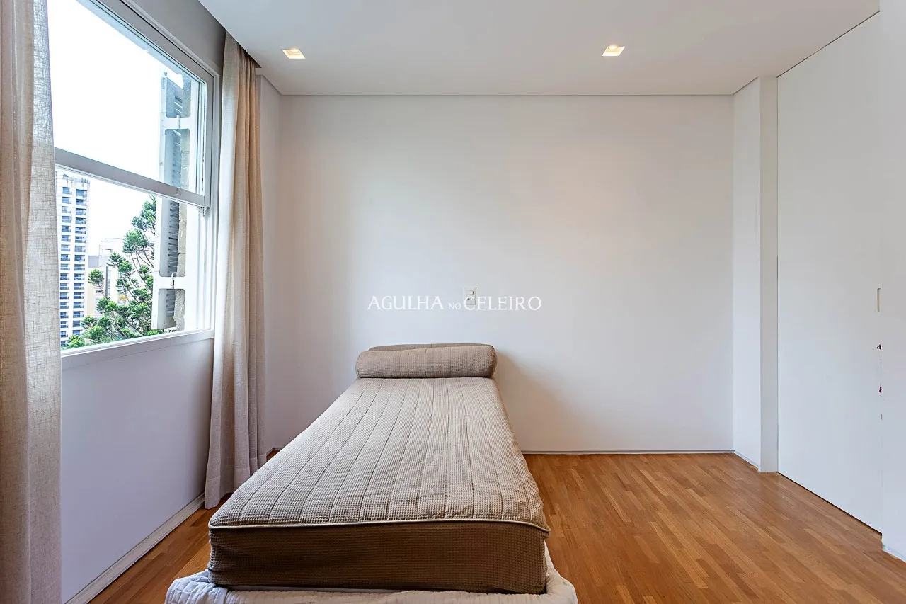 Apartamento reformado e mobiliado à venda no Jardim América – AP4185