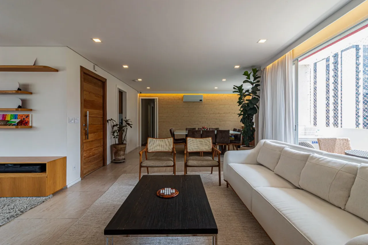 Apartamento reformado, espaçoso e com lazer à venda no Itaim Bibi – AP4857