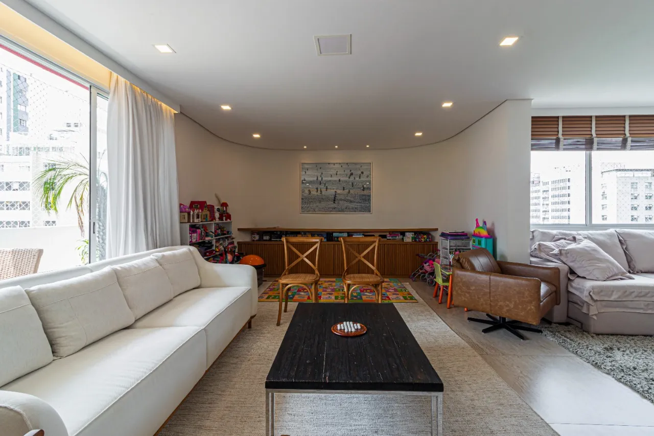 Apartamento reformado, espaçoso e com lazer à venda no Itaim Bibi – AP4857