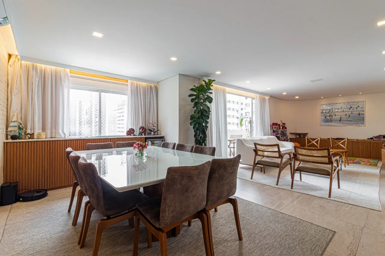 Apartamento reformado, espaçoso e com lazer à venda no Itaim Bibi – AP4857