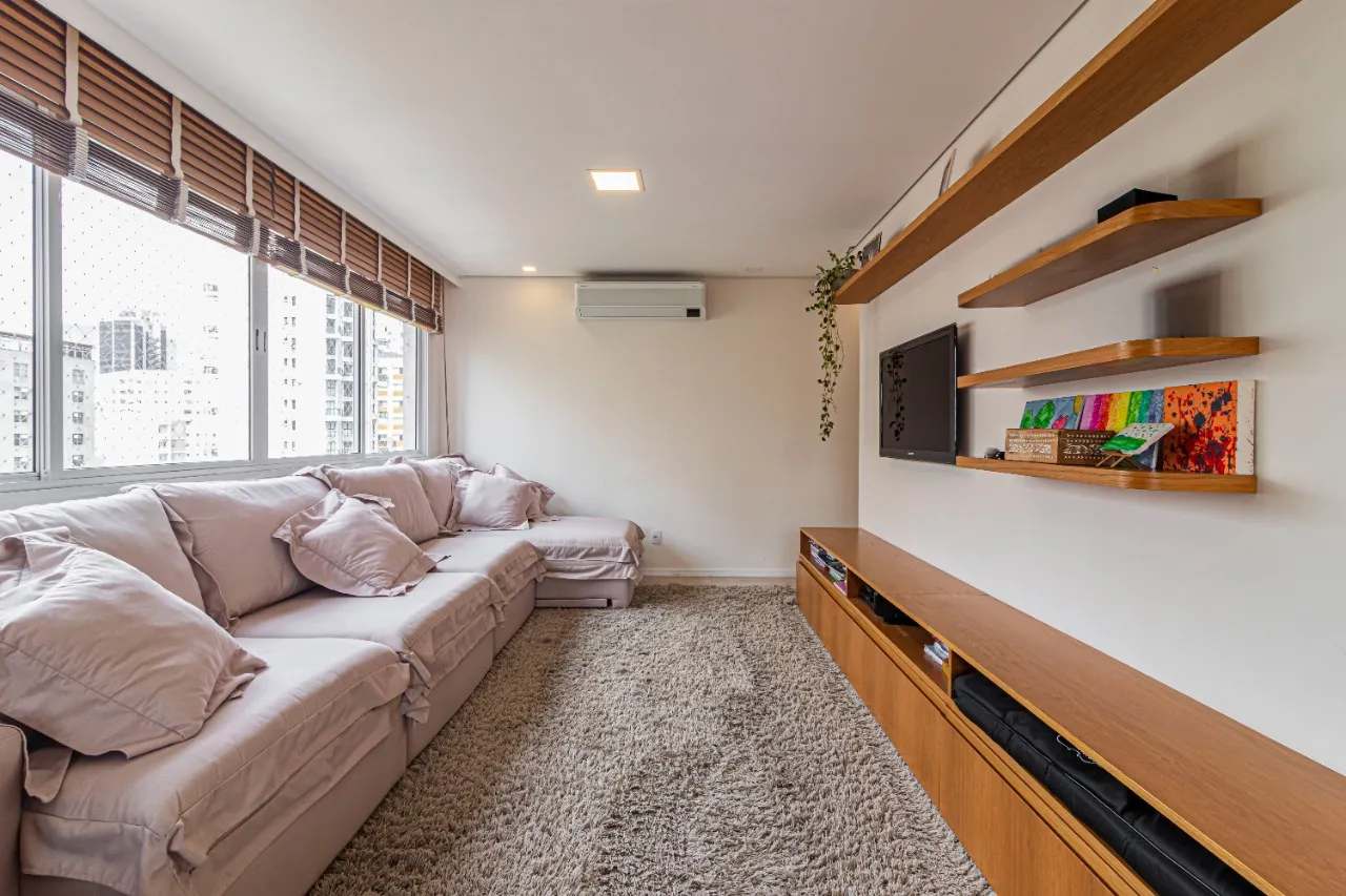 Apartamento reformado, espaçoso e com lazer à venda no Itaim Bibi – AP4857