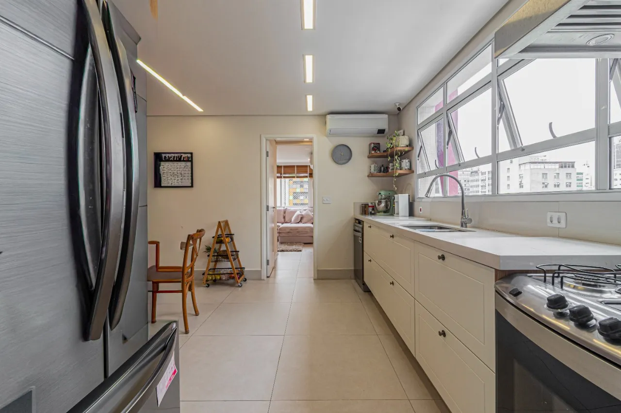 Apartamento reformado, espaçoso e com lazer à venda no Itaim Bibi – AP4857