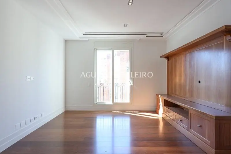 Apartamento com vista maravilhosa para alugar no Jardim Paulistano. – AP5887