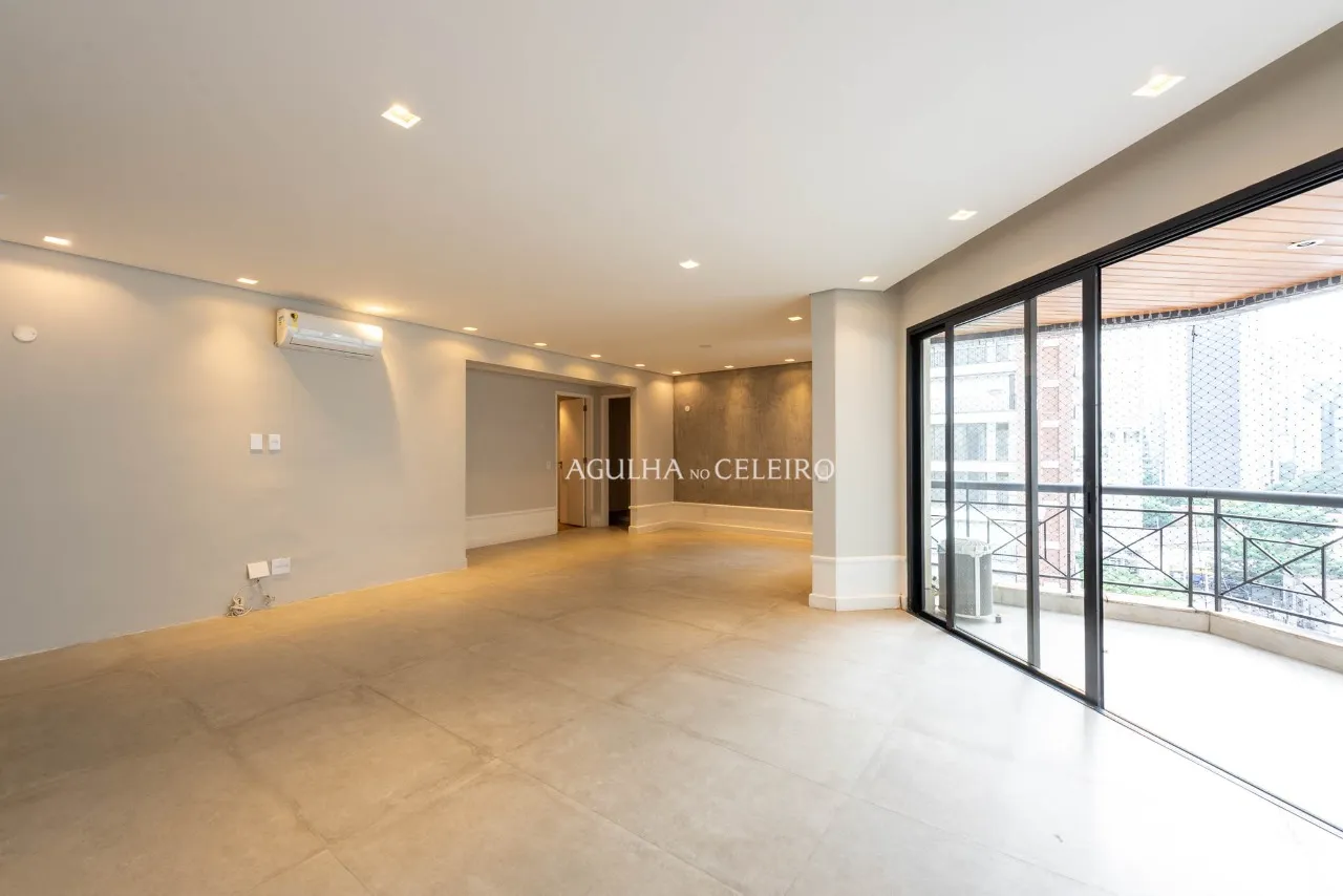 Cobertura com piscina à venda no Itaim Bibi – CO0511