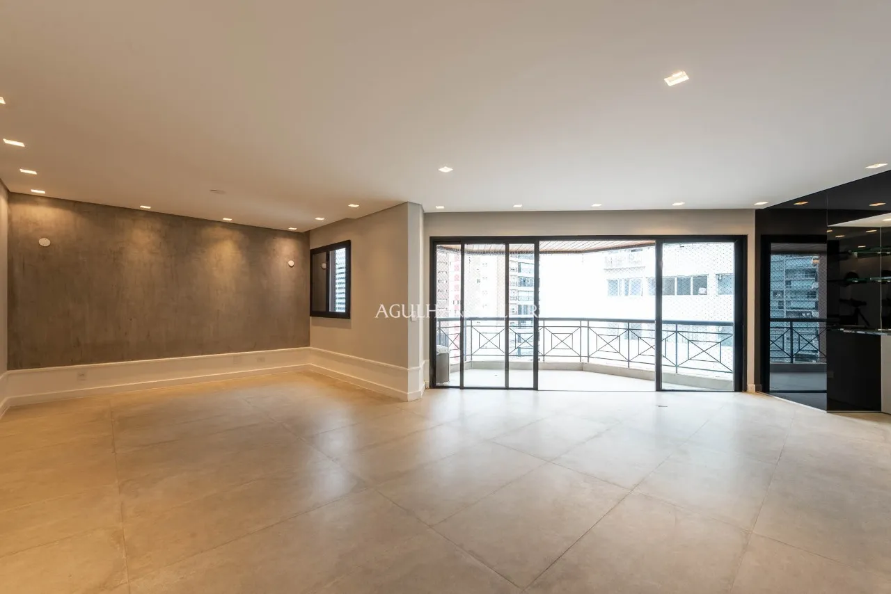 Cobertura com piscina à venda no Itaim Bibi – CO0511