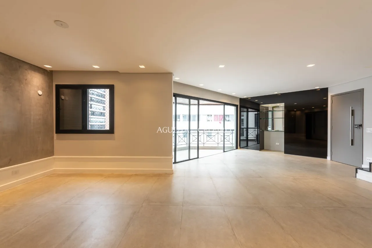 Cobertura com piscina à venda no Itaim Bibi – CO0511