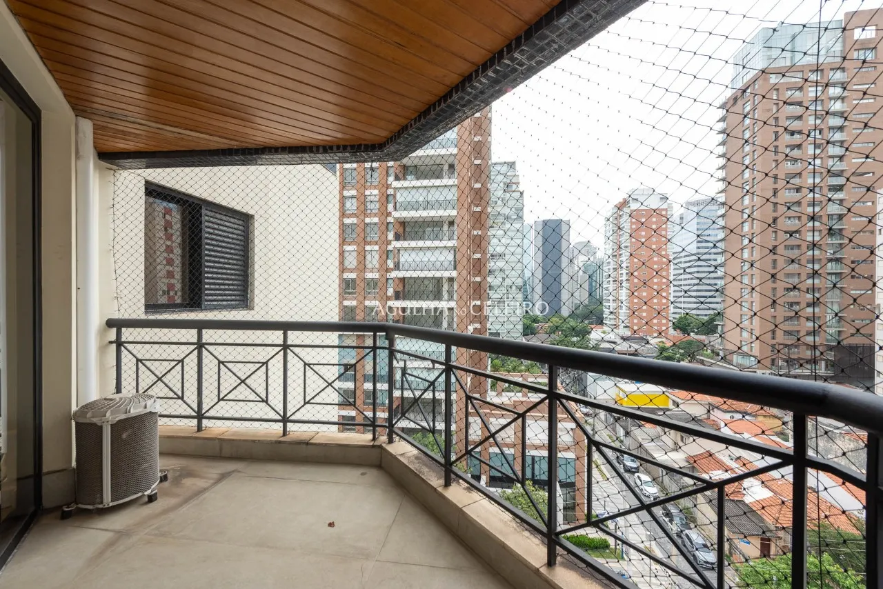 Cobertura com piscina à venda no Itaim Bibi – CO0511