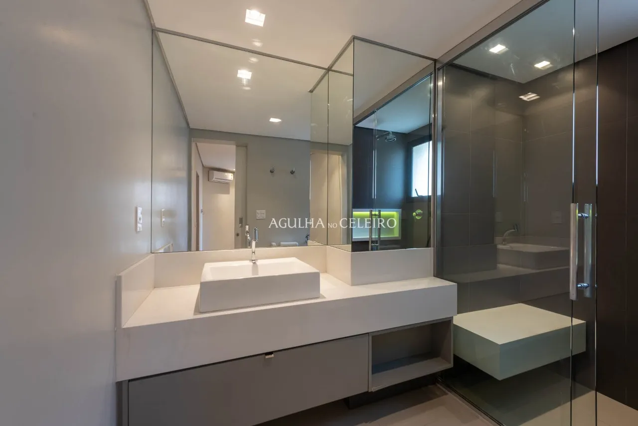 Cobertura com piscina à venda no Itaim Bibi – CO0511